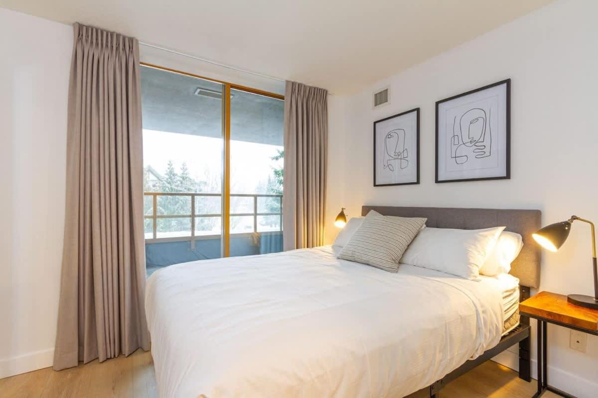 Casa de férias Renovated 2bed-2bath In Village With Pool, Hot Tub, And Sauna Whistler