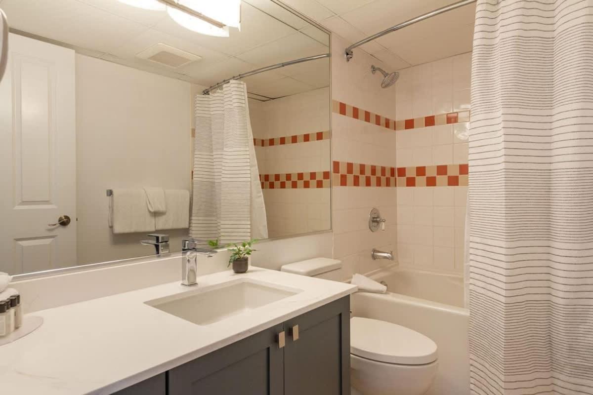 Renovated 2bed-2bath In Village With Pool, Hot Tub, And Sauna Casa de férias