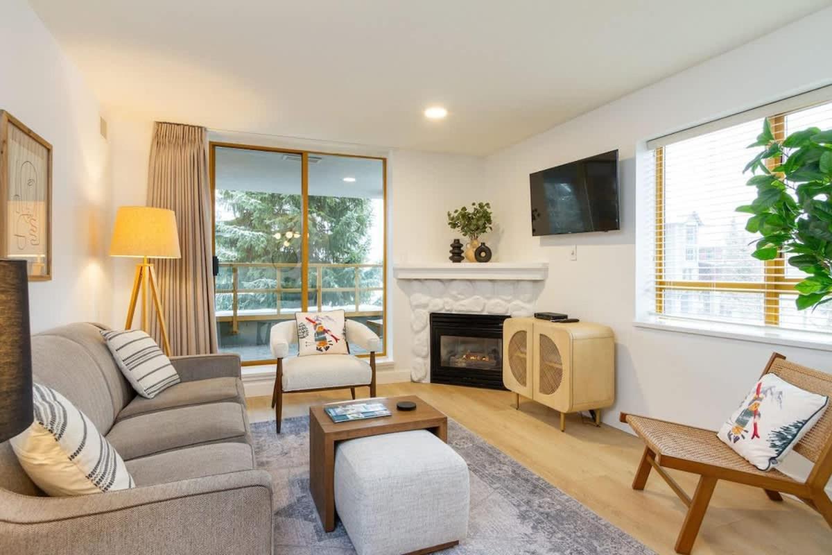 Renovated 2bed-2bath In Village With Pool, Hot Tub, And Sauna Casa de férias Whistler